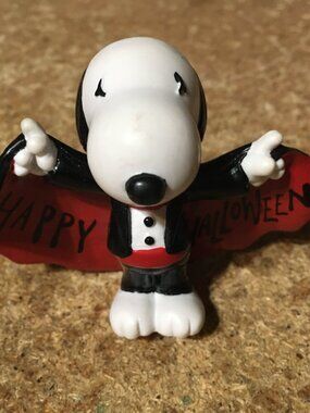 VINTAGE 1988 APPLAUSE SNOOPY PEANUTS VAMPIRE DRACULA PVC FIGURE HAPPY HALLOWEEN